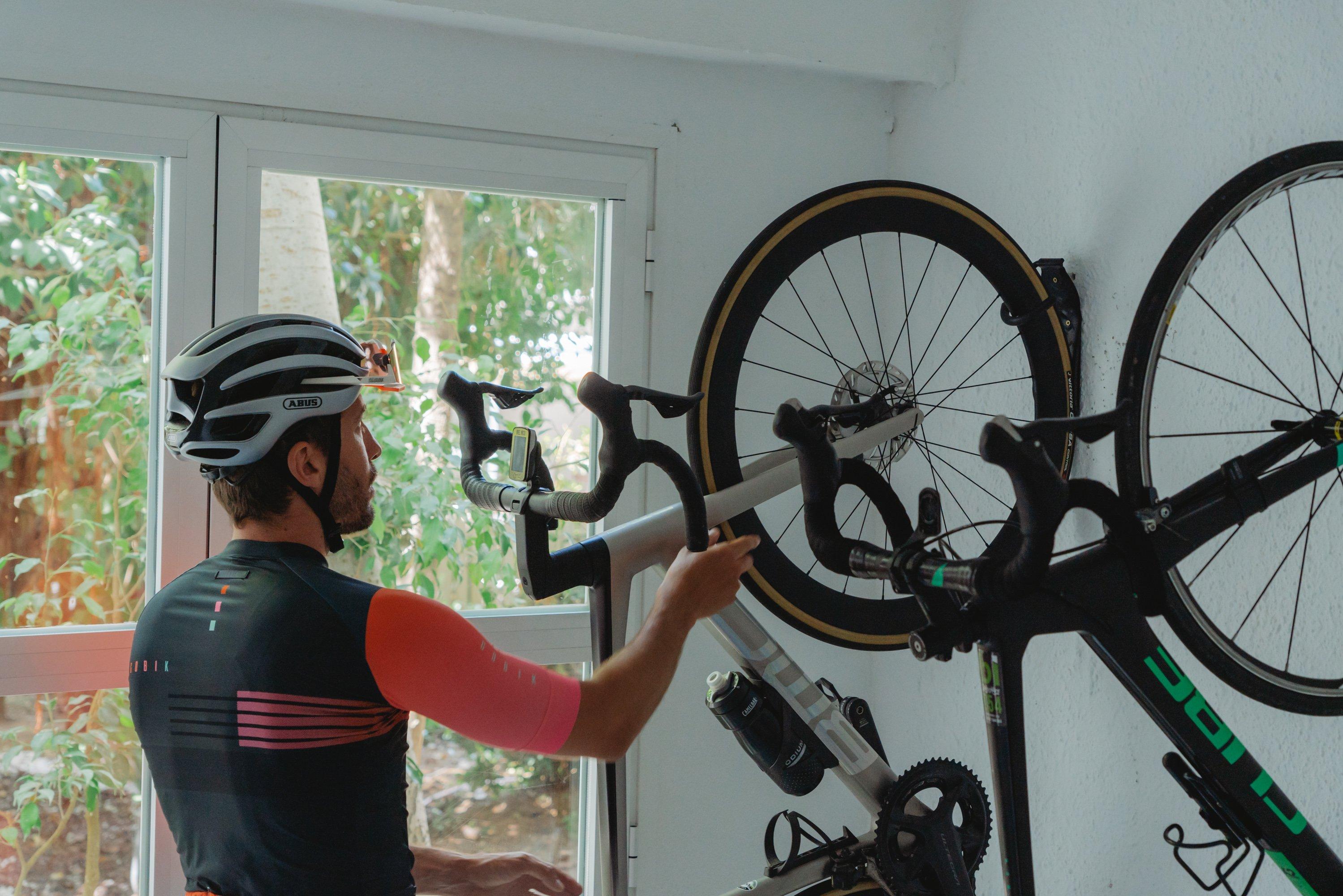Sala de guardado de bicicletas con candado propio para cada ciclista